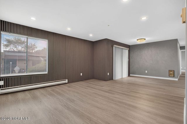 27 Meadow Green Circle F, Manalapan, NJ 07726