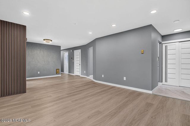 27 Meadow Green Circle F, Manalapan, NJ 07726