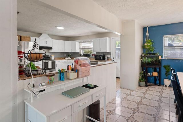 2798 67TH STREET N, St Petersburg, FL 33710