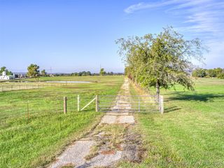 15356 N Lewis Avenue, Skiatook, OK 74070