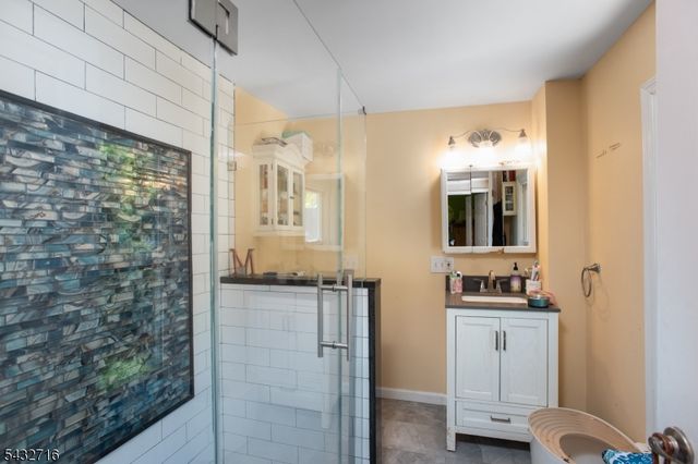 44 Elm St, Franklin Twp., NJ 08873