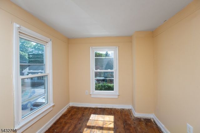 44 Elm St, Franklin Twp., NJ 08873