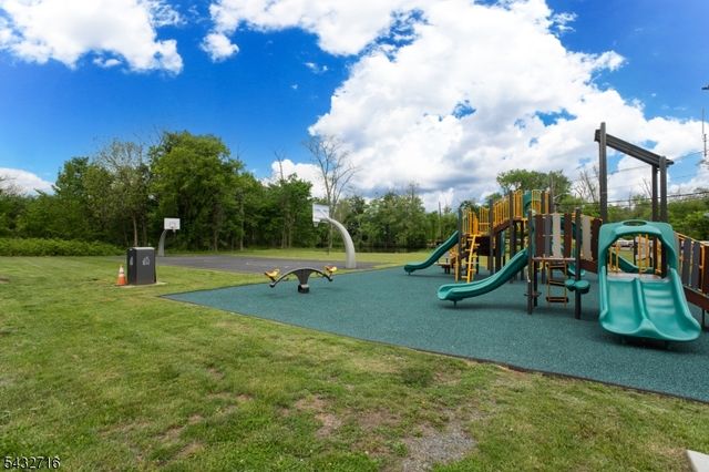44 Elm St, Franklin Twp., NJ 08873