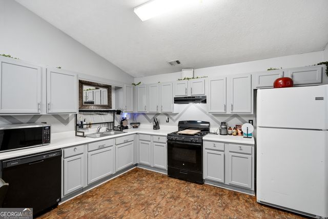 102 TURNING PT, Stockbridge, GA 30281