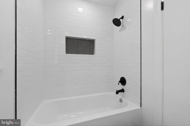 27 GIRARD AVE, Sicklerville, NJ 08081