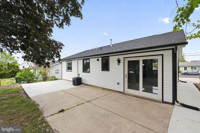 27 GIRARD AVE, Sicklerville, NJ 08081