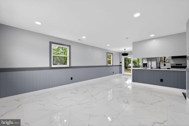 27 GIRARD AVE, Sicklerville, NJ 08081