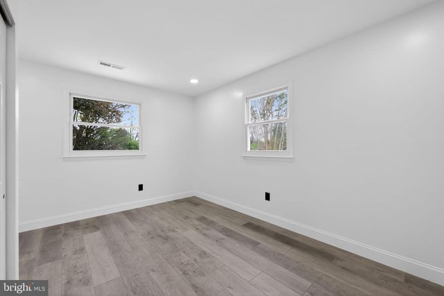 27 GIRARD AVE, Sicklerville, NJ 08081