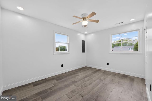 27 GIRARD AVE, Sicklerville, NJ 08081