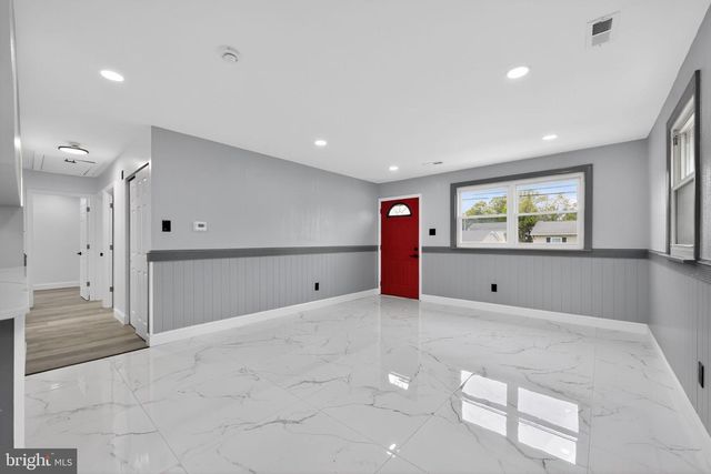 27 GIRARD AVE, Sicklerville, NJ 08081