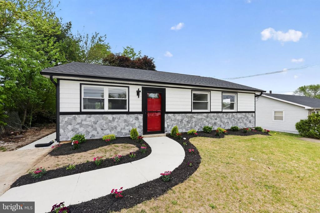 27 GIRARD AVE, Sicklerville, NJ 08081