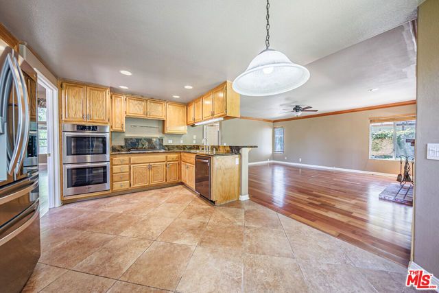 7721 Atron Avenue, West Hills (los Angeles), CA 91304