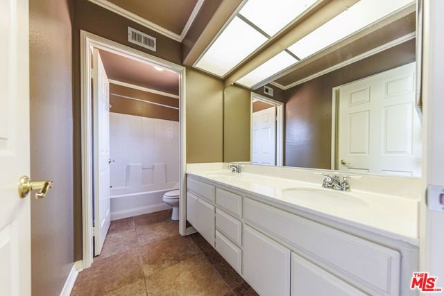 7721 Atron Avenue, West Hills (los Angeles), CA 91304