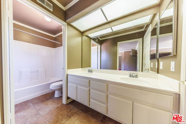 7721 Atron Avenue, West Hills (los Angeles), CA 91304