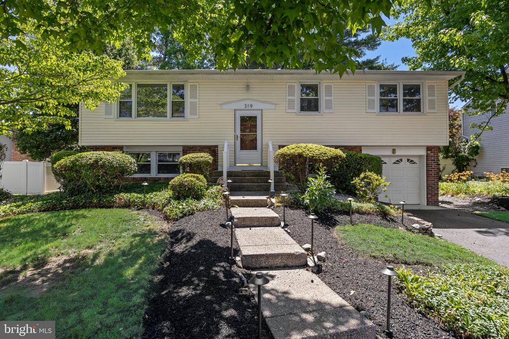 319 BRENTWOOD AVE, Cherry Hill, NJ 08002