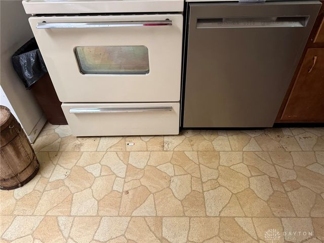 432 Scarborough Court, New Lebanon, OH 45345