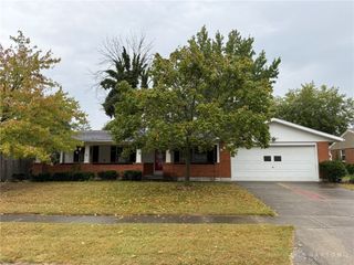 432 Scarborough Court, New Lebanon, OH 45345