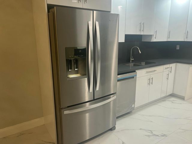 4680 NW 39th Street, Lauderdale Lakes, FL 33319