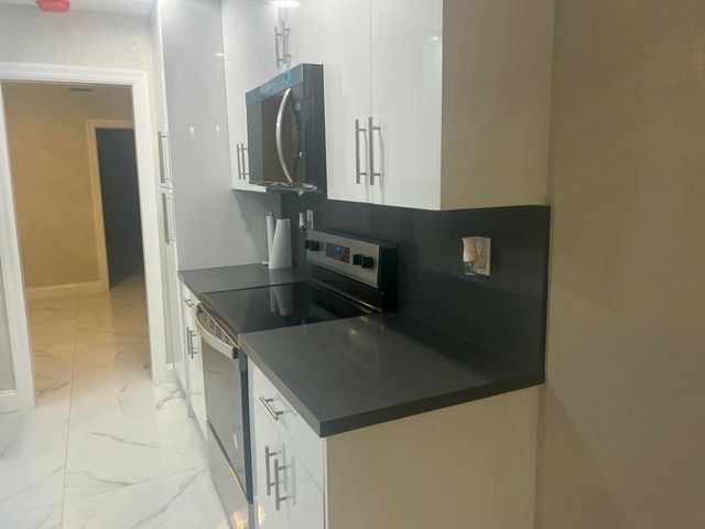 4680 NW 39th Street, Lauderdale Lakes, FL 33319