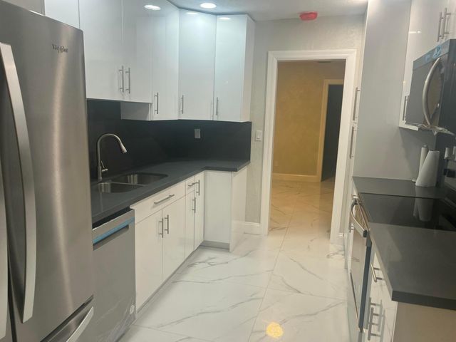 4680 NW 39th Street, Lauderdale Lakes, FL 33319