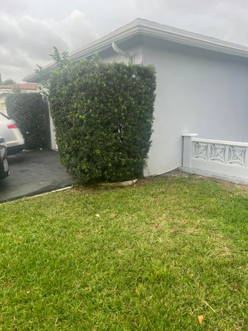 4680 NW 39th Street, Lauderdale Lakes, FL 33319