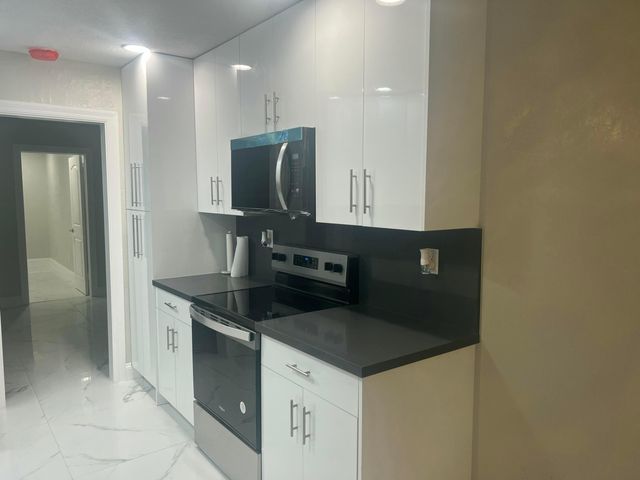 4680 NW 39th Street, Lauderdale Lakes, FL 33319