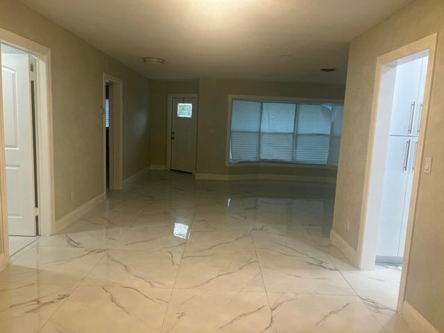 4680 NW 39th Street, Lauderdale Lakes, FL 33319