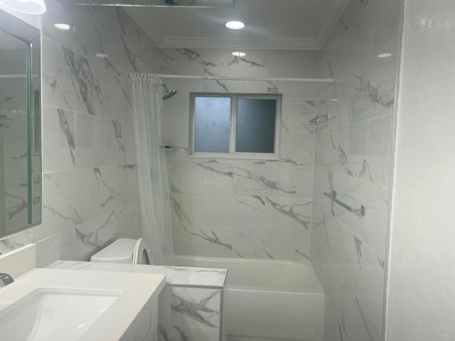 4680 NW 39th Street, Lauderdale Lakes, FL 33319