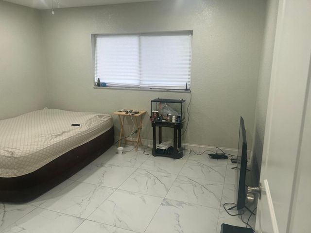 4680 NW 39th Street, Lauderdale Lakes, FL 33319