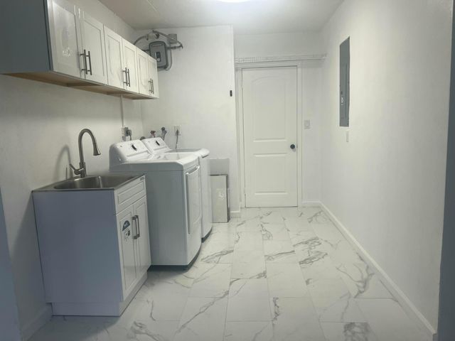 4680 NW 39th Street, Lauderdale Lakes, FL 33319