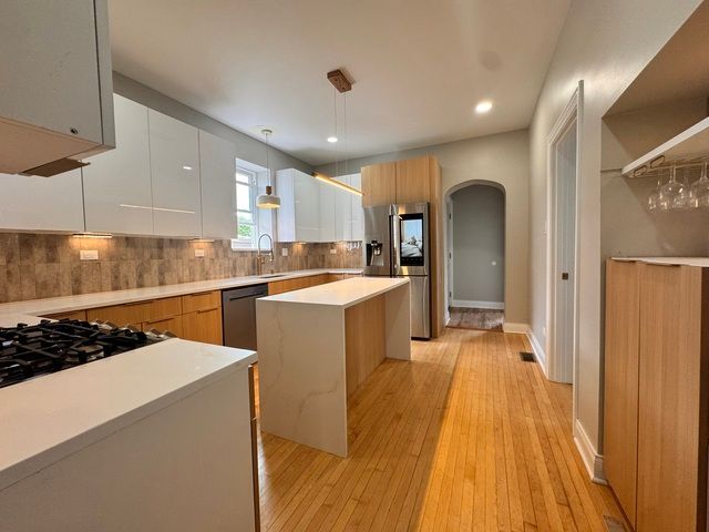 2430 S 57th Avenue, Cicero, IL 60804