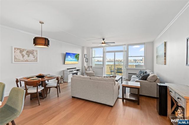 200 Grand Cove Way 5N, Edgewater, NJ 07020