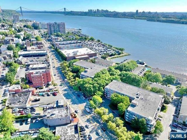 200 Grand Cove Way 5N, Edgewater, NJ 07020