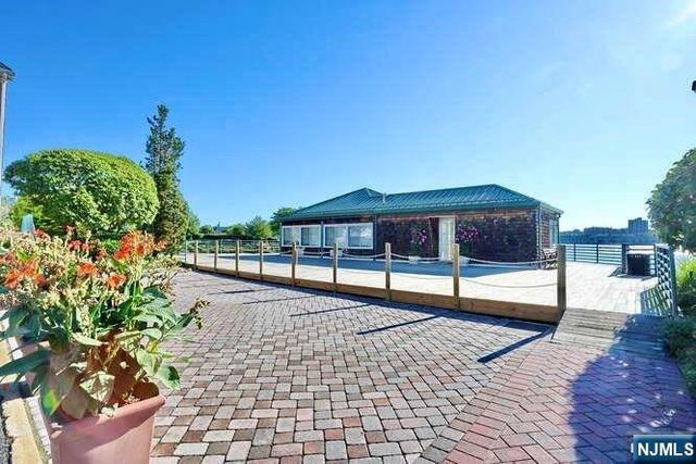 200 Grand Cove Way 5N, Edgewater, NJ 07020