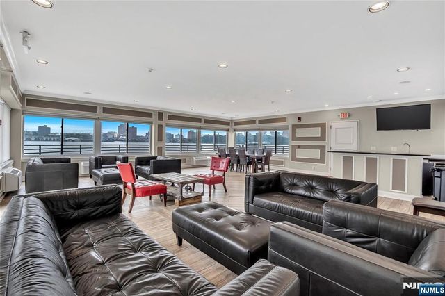 200 Grand Cove Way 5N, Edgewater, NJ 07020