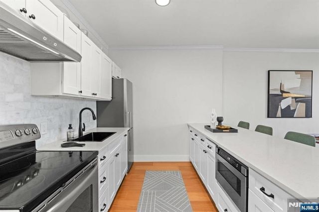 200 Grand Cove Way 5N, Edgewater, NJ 07020