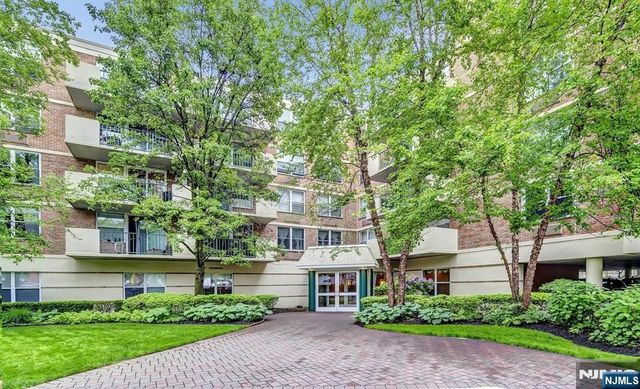 200 Grand Cove Way 5N, Edgewater, NJ 07020