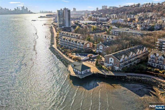 200 Grand Cove Way 5N, Edgewater, NJ 07020