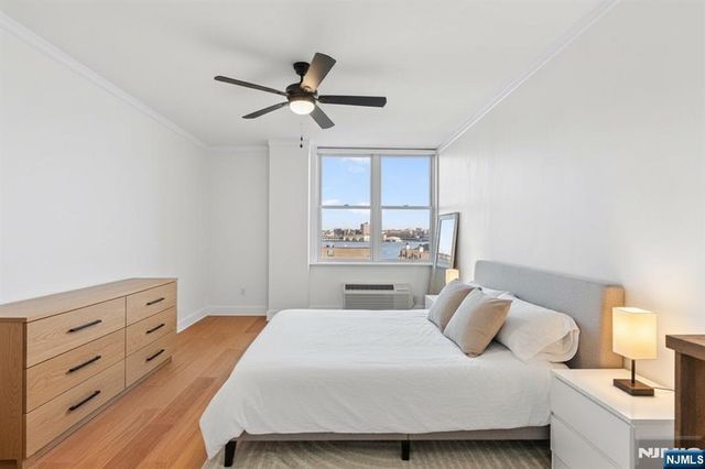 200 Grand Cove Way 5N, Edgewater, NJ 07020