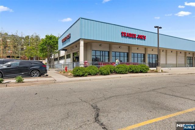 200 Grand Cove Way 5N, Edgewater, NJ 07020