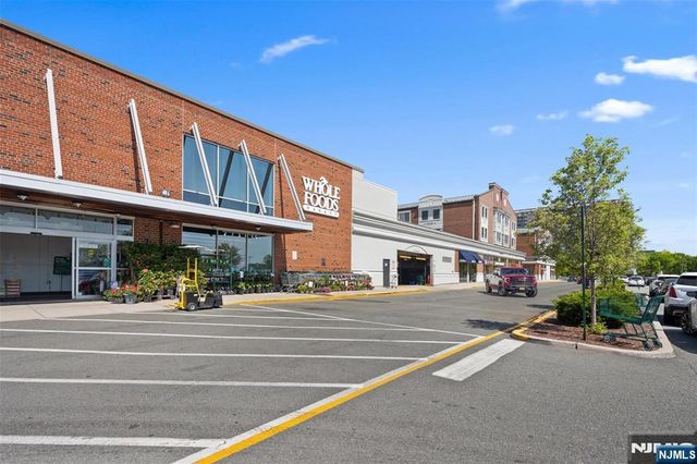 200 Grand Cove Way 5N, Edgewater, NJ 07020