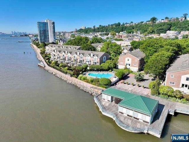 200 Grand Cove Way 5N, Edgewater, NJ 07020