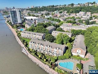200 Grand Cove Way 5N, Edgewater, NJ 07020