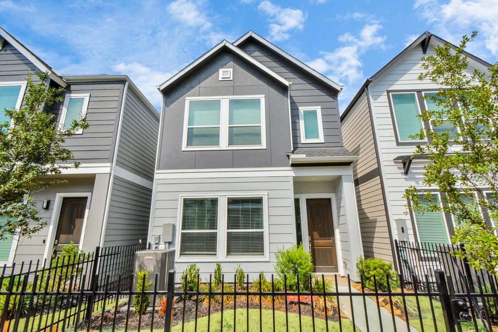 726 Strawberry Pines Court, Houston, TX 77009