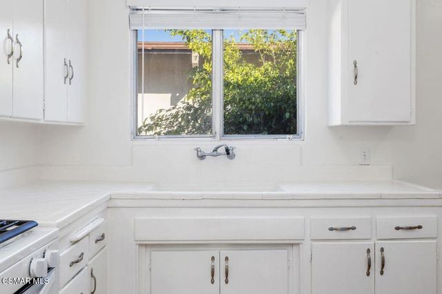 316 Doheny Drive, Beverly Hills, CA 90211