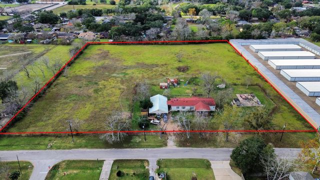 1500 S Durant Street, Alvin, TX 77511