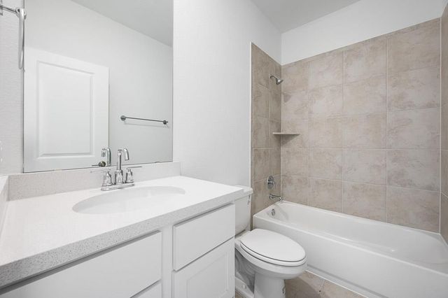 205 Makinaw RD, Hutto, TX 78634