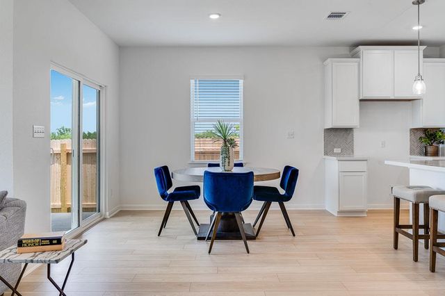 205 Makinaw RD, Hutto, TX 78634