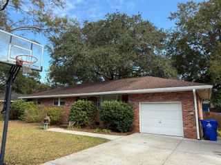 1720 Somerset Circle, Charleston, SC 29407