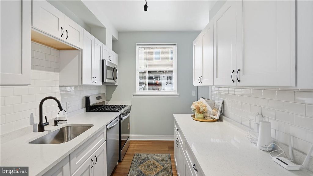 Image 12 of property listing at 502 N ROBINSON ST, Baltimore, MD 21205
